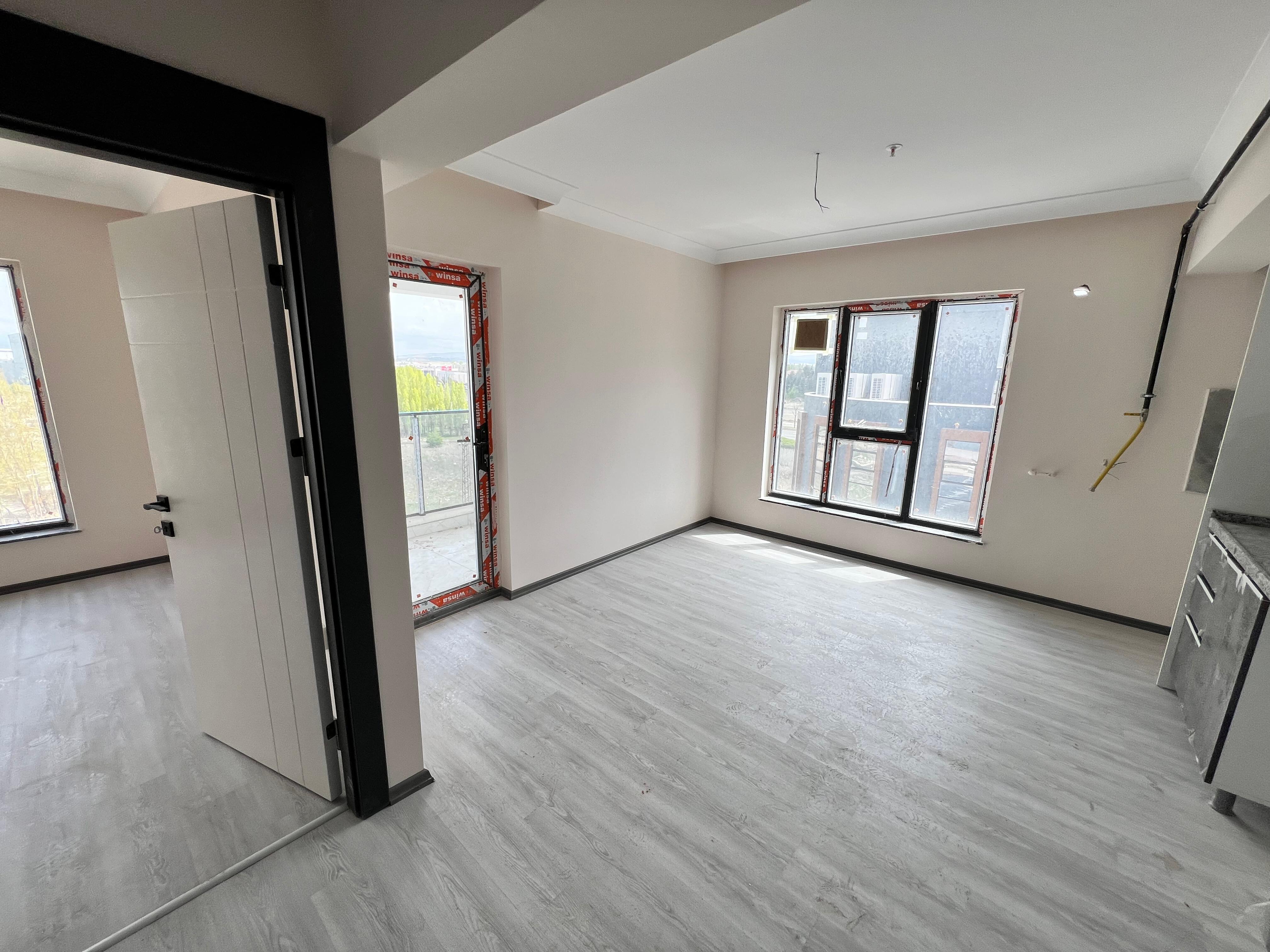 ESENBOĞA YOLA CEPHE ARA KAT EŞYALI & EŞYASIZ 1+1