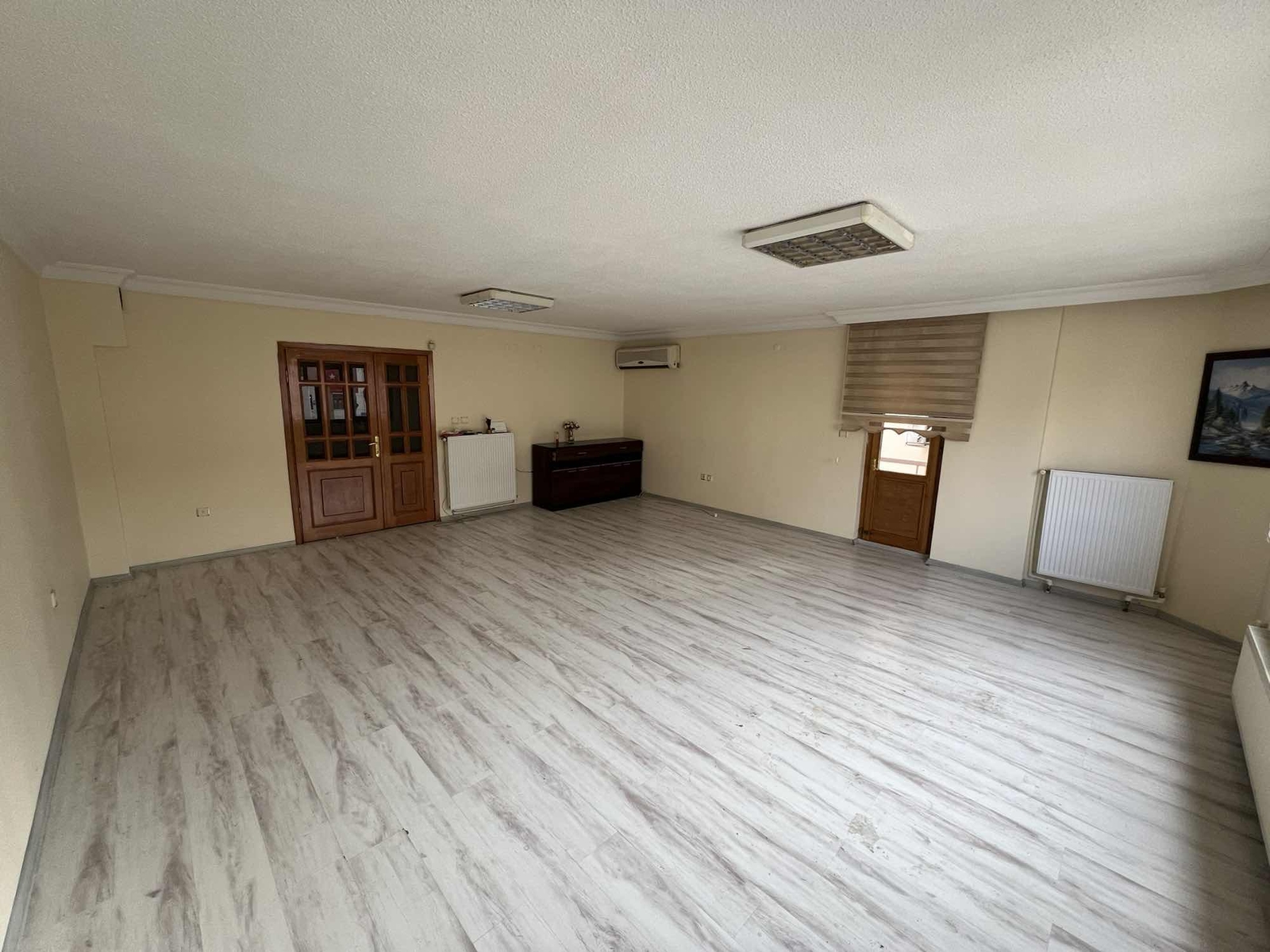 ONLİNE EMLAKTAN A.ÖVEÇLER 1314CD. ARA KAT DÜZ 4+1 KİRALIK OFİS