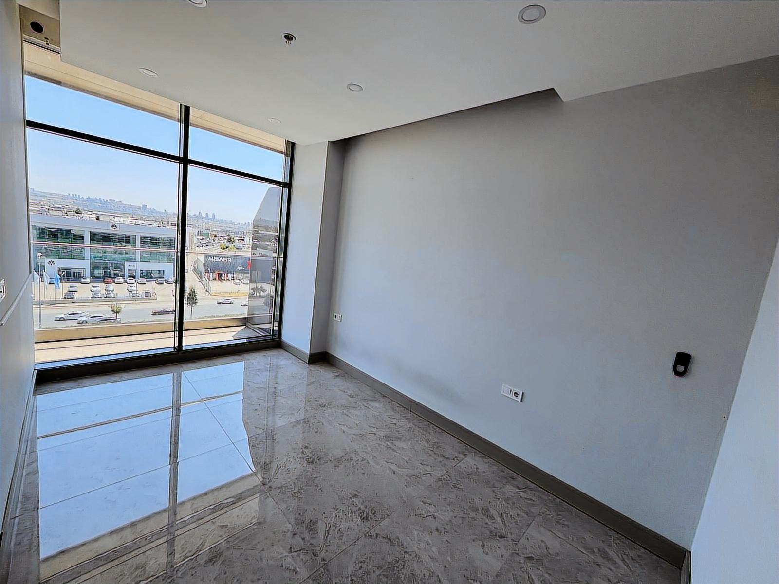 ONLİNE EMLAKTAN ŞAŞMAZ VEGA CADDE  de YAPILI ÖN CEPHE OFİS