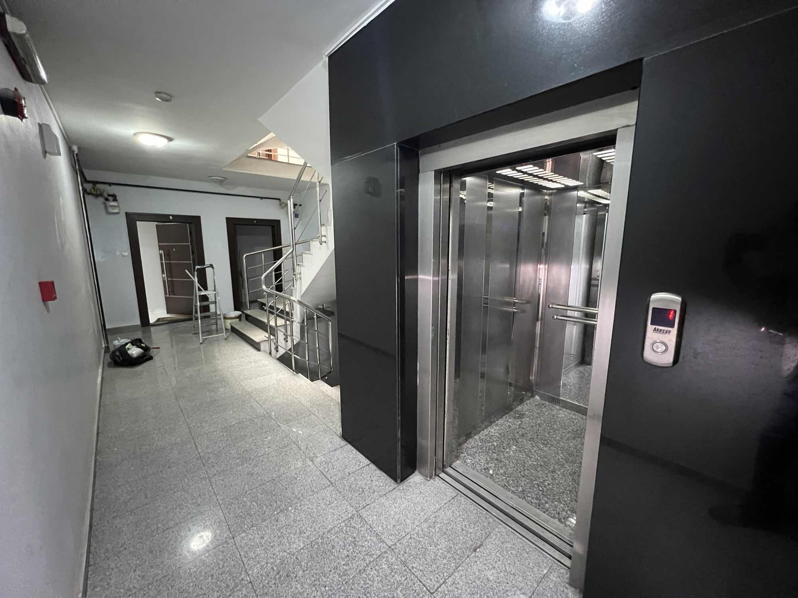 A.ÖVEÇLER LİZBON CD ÜZERİ İŞ MERKEZİ ÖN CEPHE GENİŞ 140m2 2+1